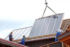Einbau einer modernen Solaranlage von Knöbel Sanitär